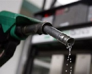 قیمت بنزین فعلا" بدون تغییر می ماند/ عدم جمع بندی سهمیه سوخت