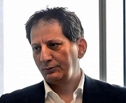 بابک زنجانی منتقد بانک مرکزی و خواهان شکایت بورس درباره بانک آینده شد