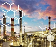 تحلیل 3 کارشناس از دلایل کاهش سرمایهگذاری در صنعت پتروشیمی و تهدیدهای تازه