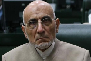 رفتار عجیب نماینده مجلس حاشیه دار بعد از پوشیدن کفش خارجی !!!