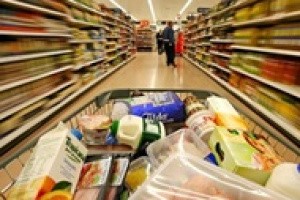 فعالیت سه نوبته شرکت های غذایی و پیگیری بسته ۷۰۰ هزار میلیاردی